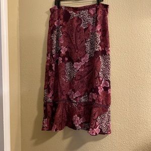 Sag Harbor Beautiful Paisley & Floral Ruffle Tail skirt